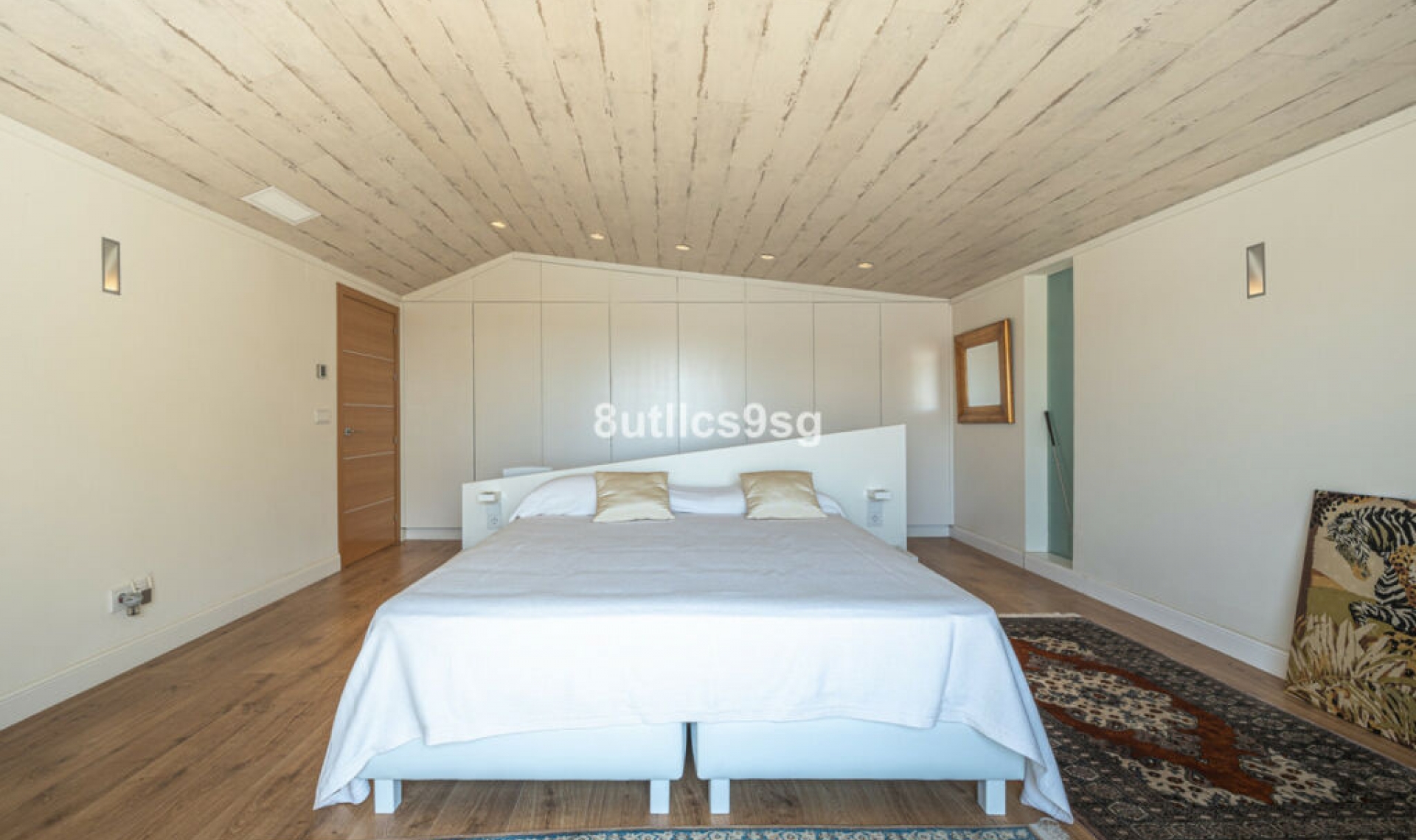 Resale - House -
Nueva Andalucía