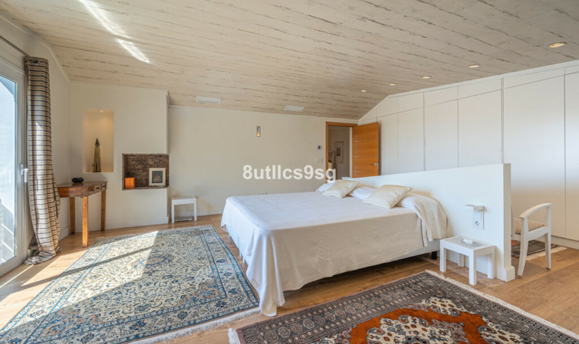 Resale - House -
Nueva Andalucía