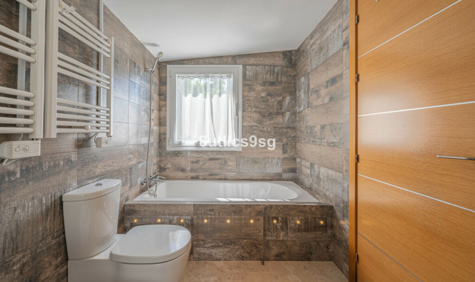 Resale - House -
Nueva Andalucía