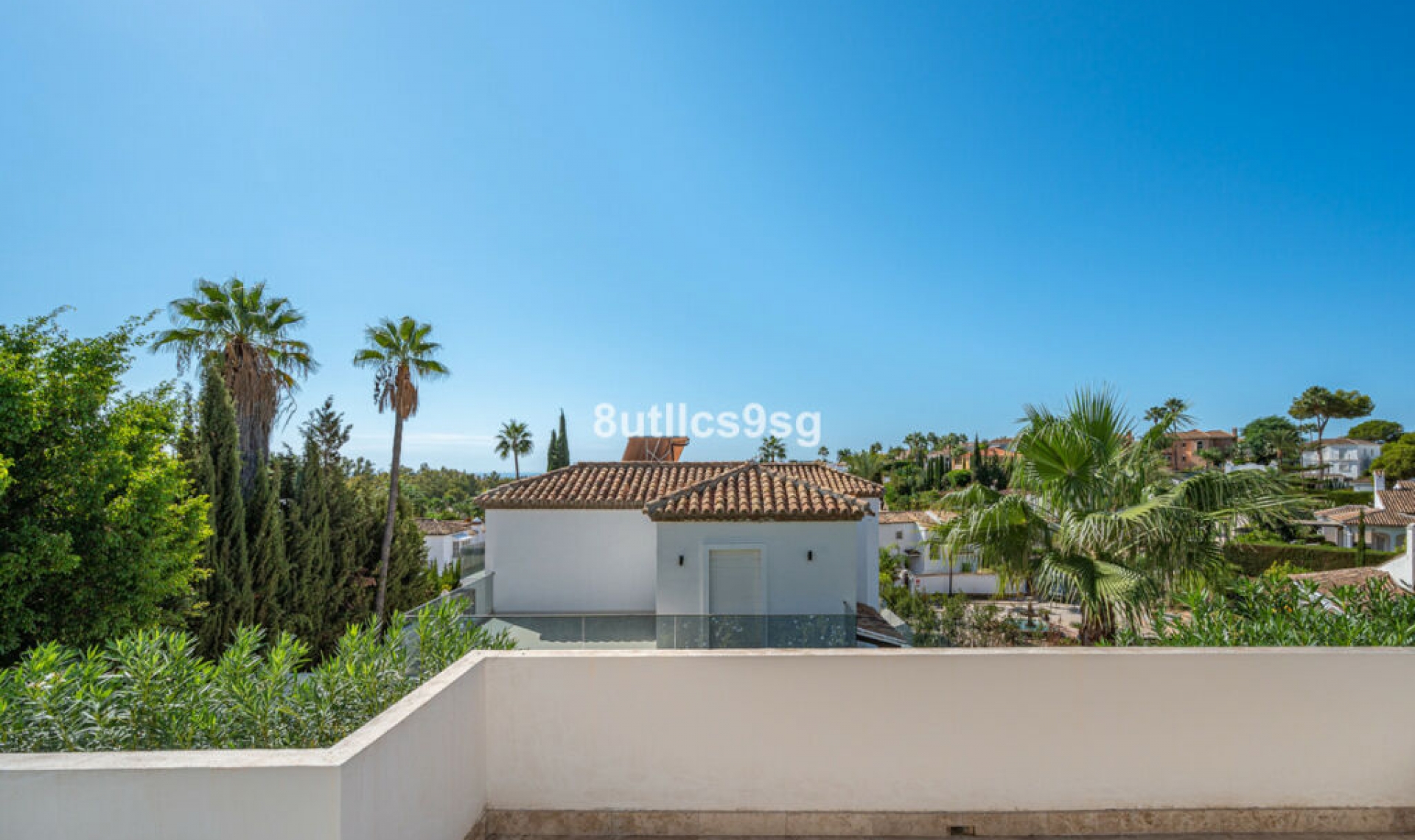 Resale - House -
Nueva Andalucía