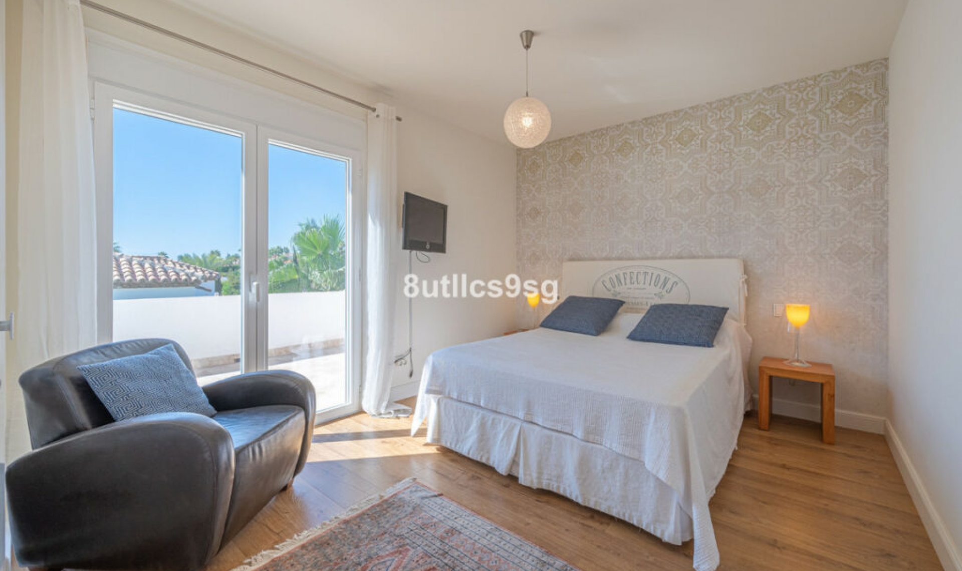 Resale - House -
Nueva Andalucía