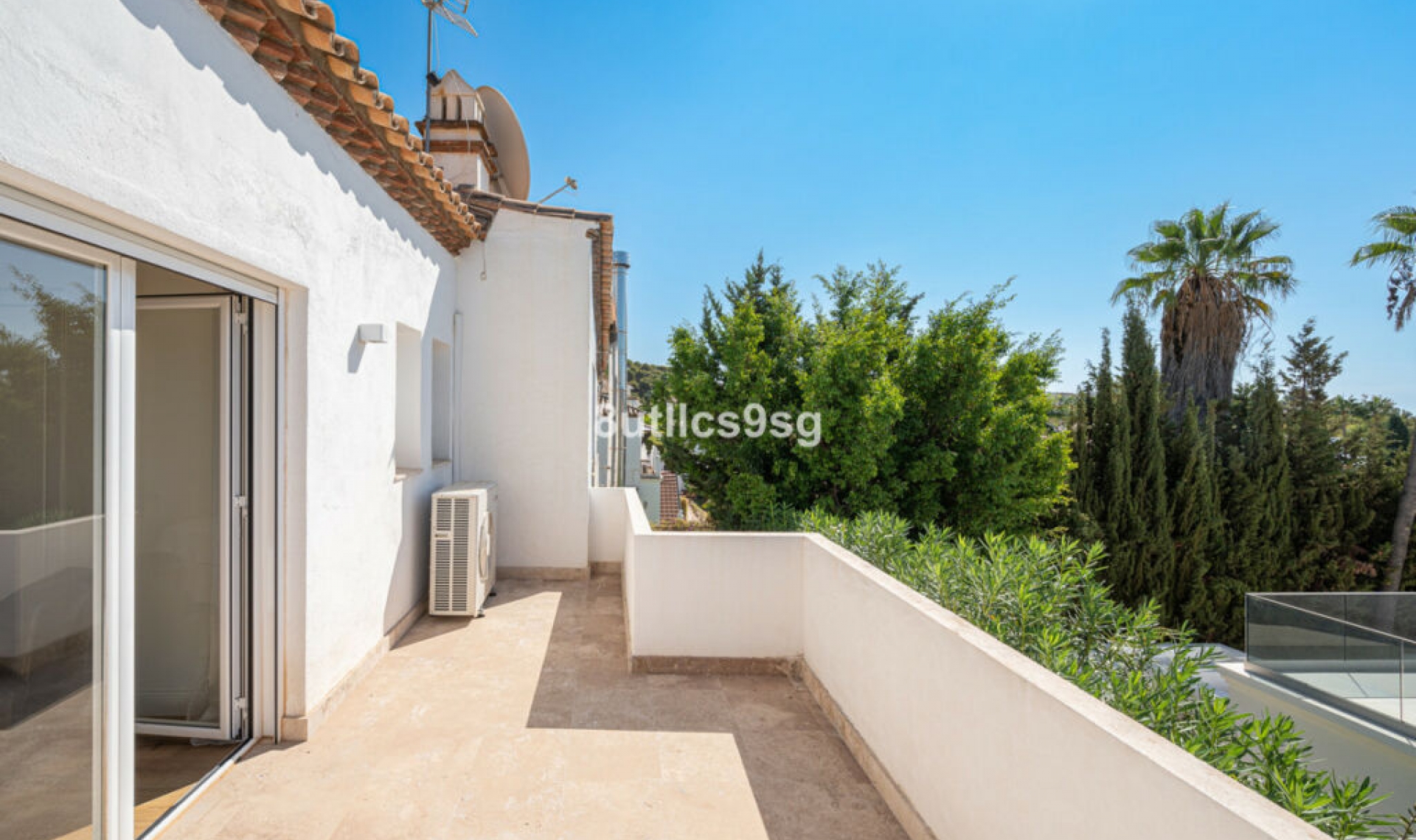 Resale - House -
Nueva Andalucía