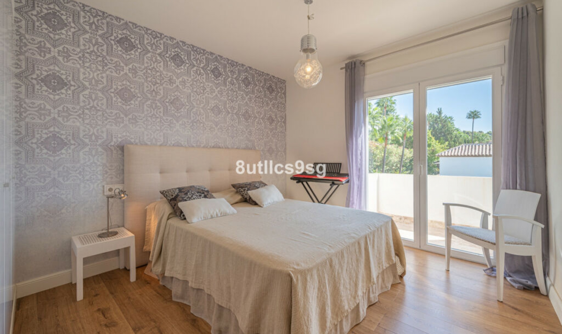 Resale - House -
Nueva Andalucía