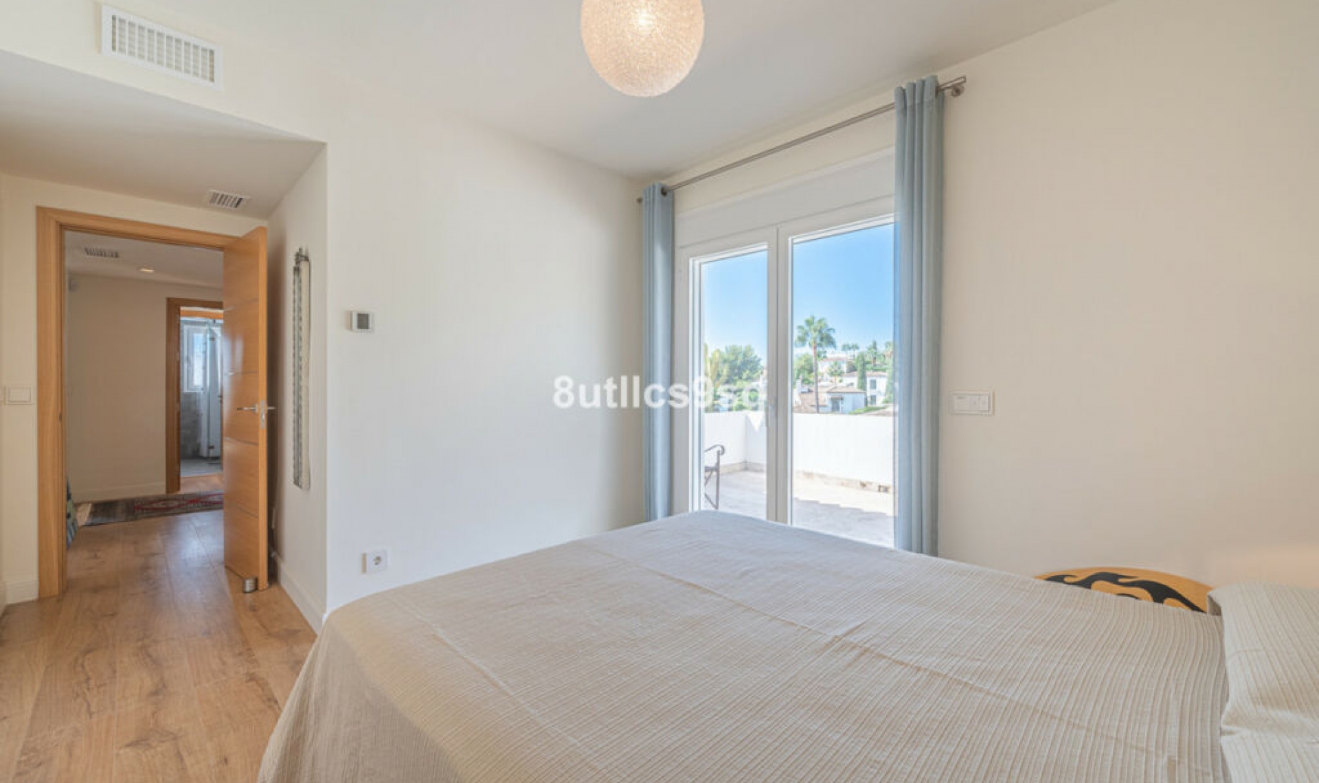 Resale - House -
Nueva Andalucía