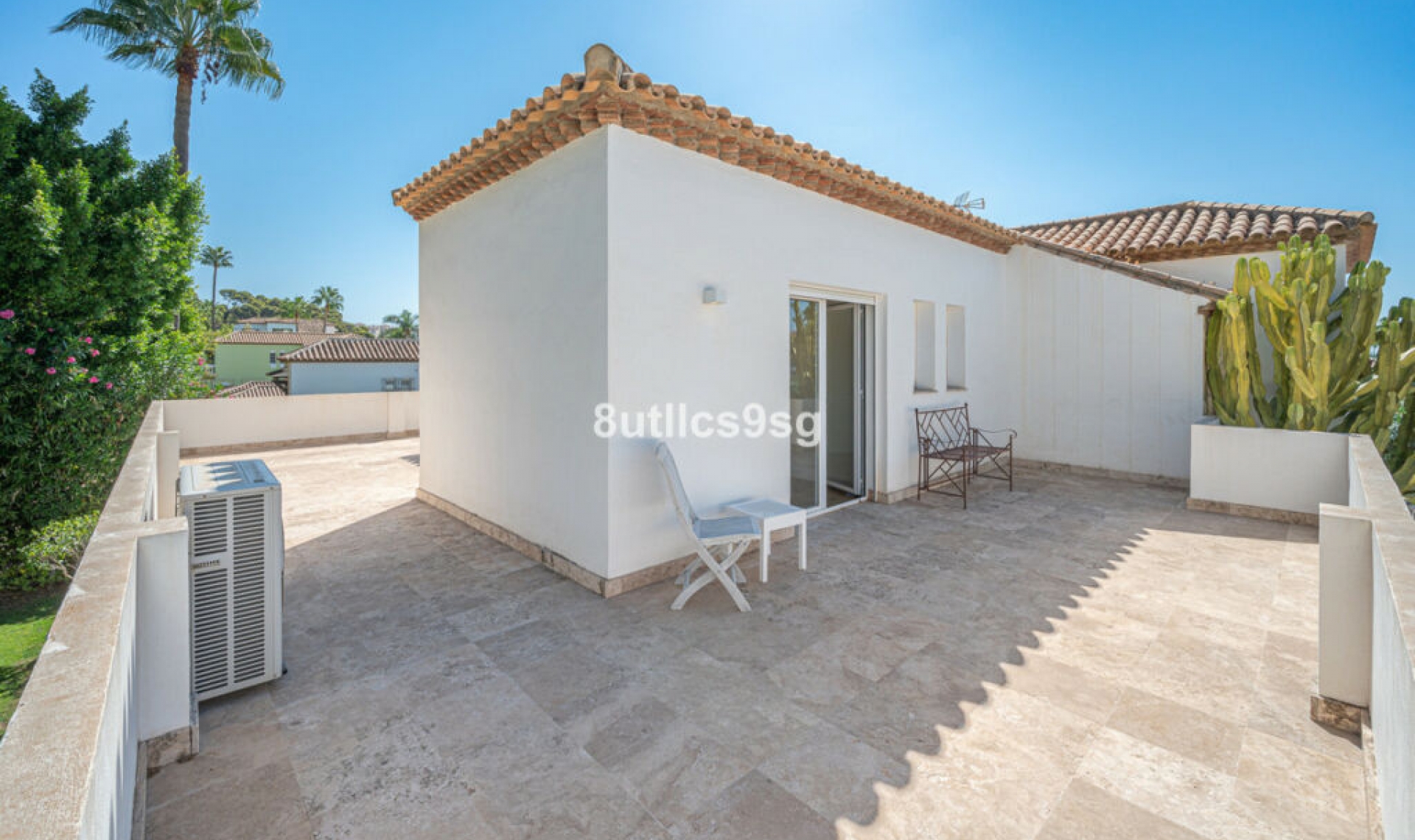 Resale - House -
Nueva Andalucía