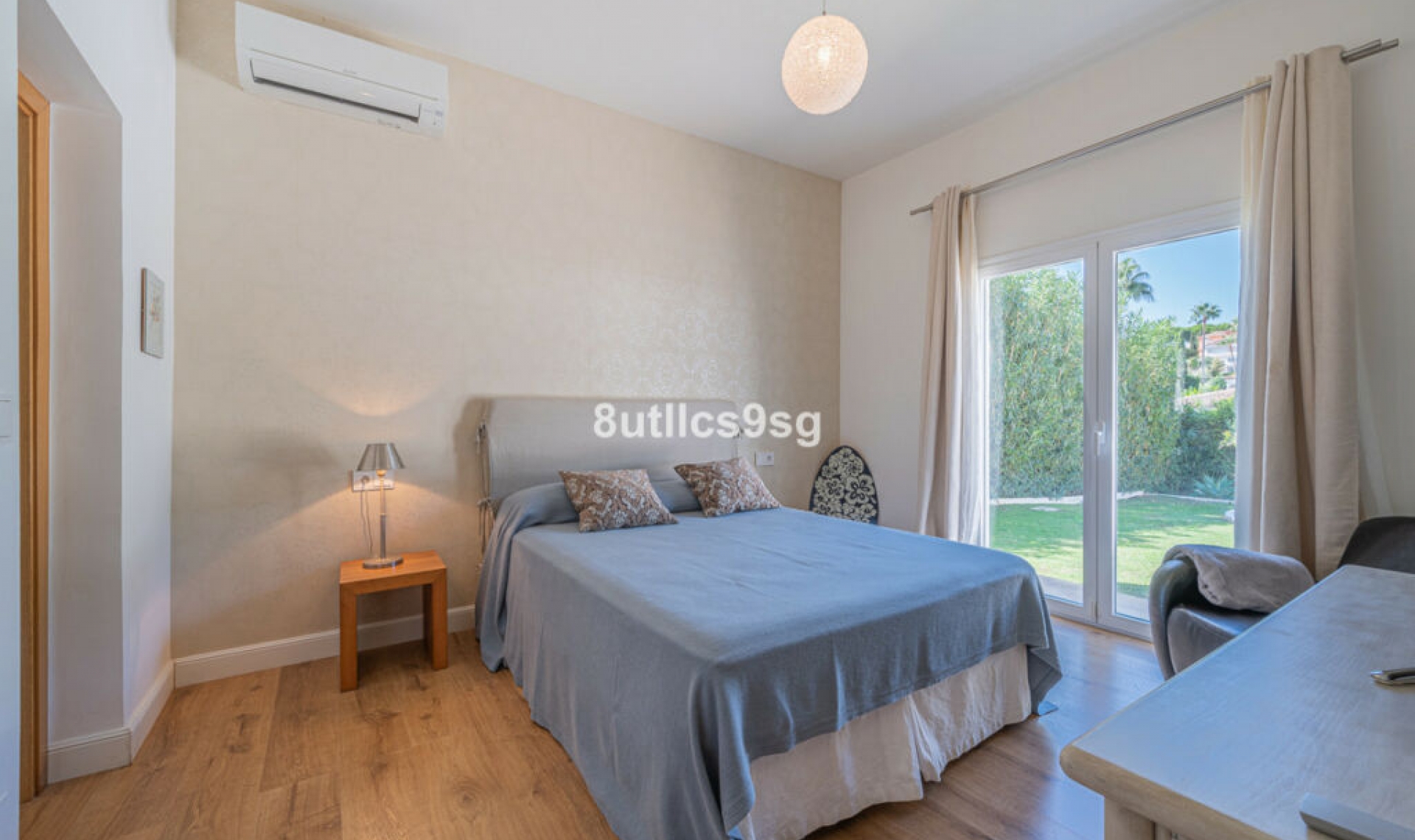 Resale - House -
Nueva Andalucía