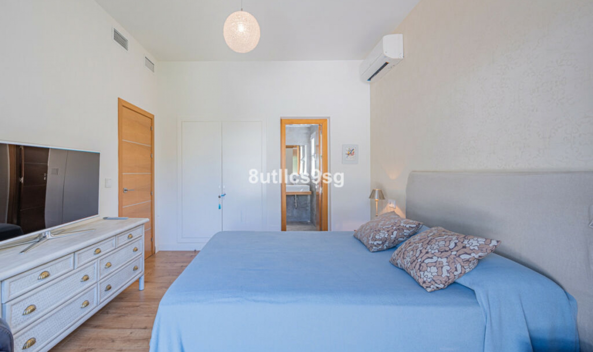 Resale - House -
Nueva Andalucía