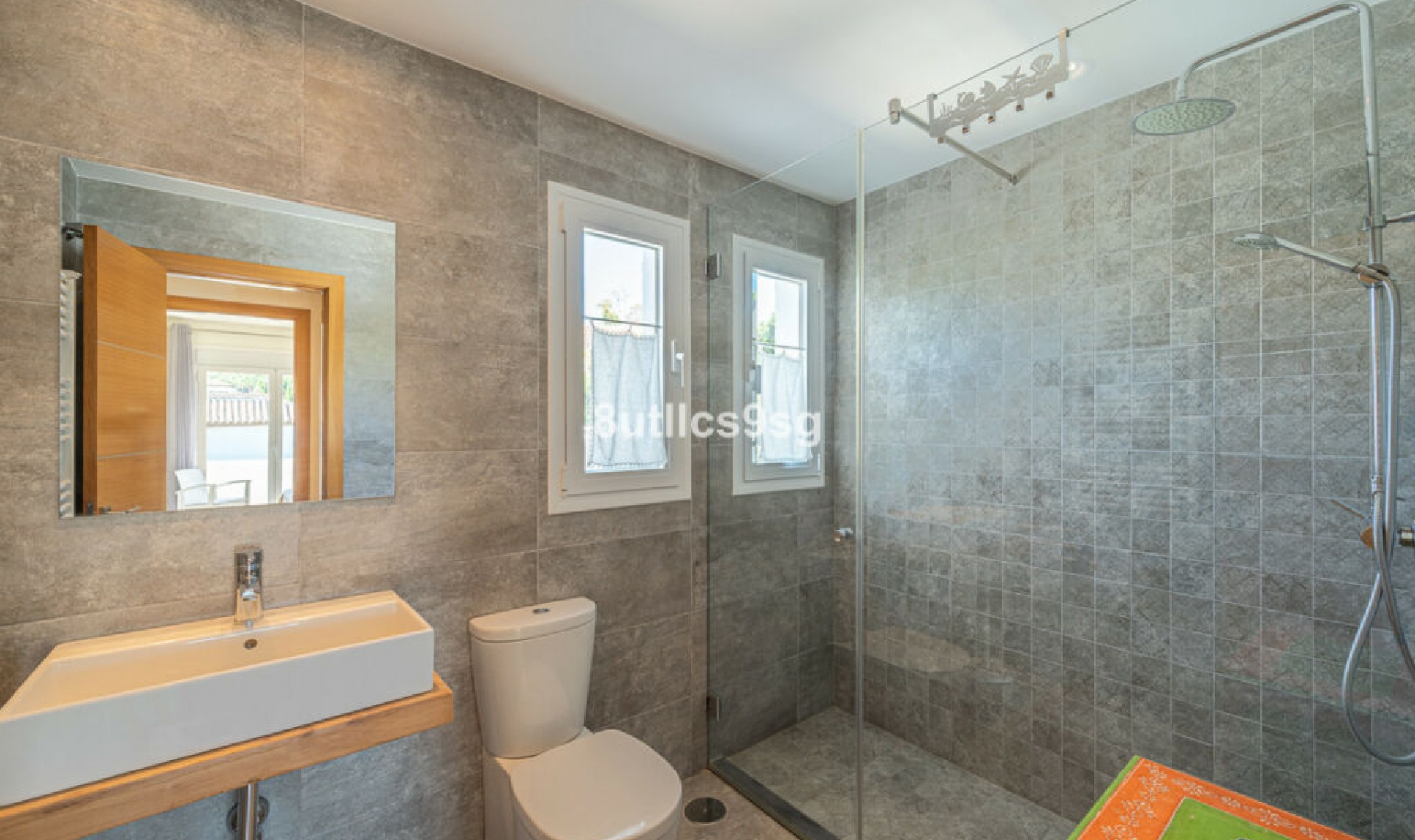 Resale - House -
Nueva Andalucía