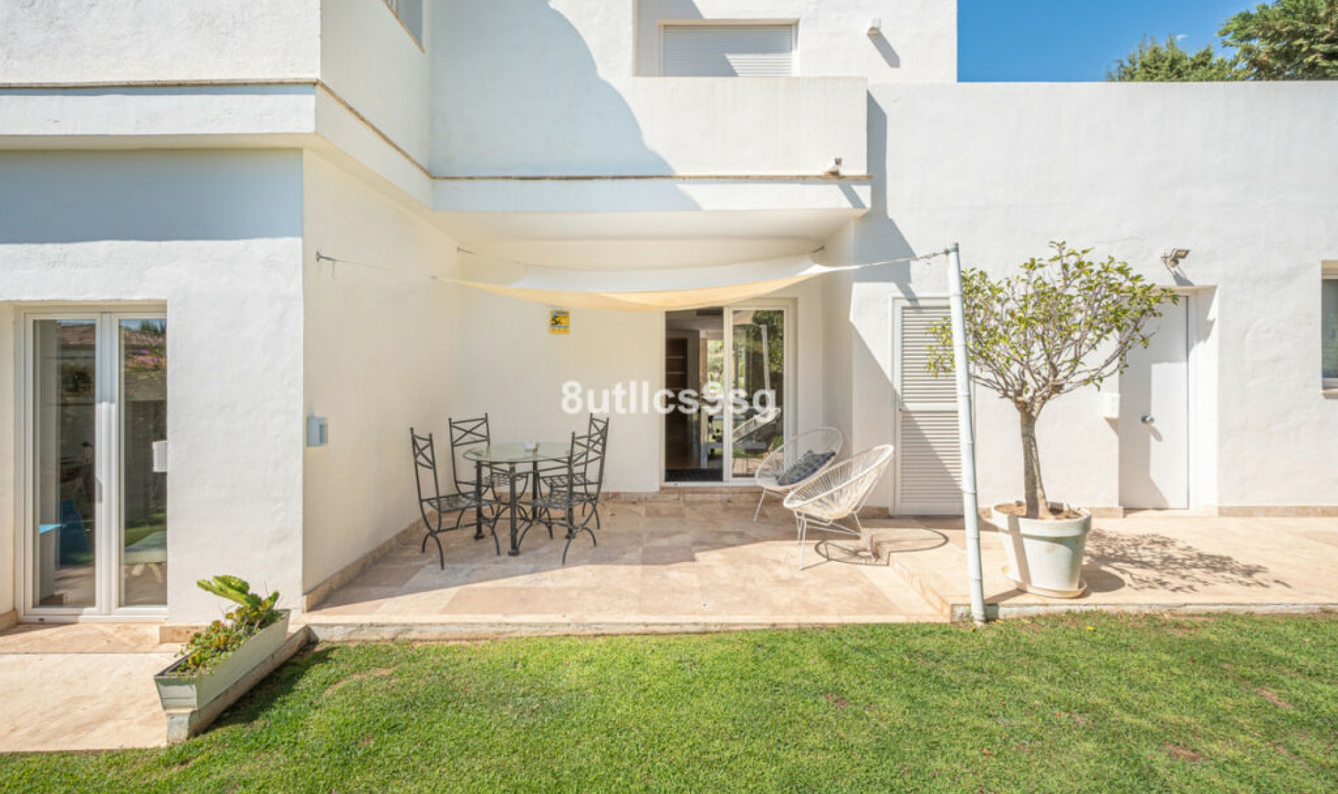 Resale - House -
Nueva Andalucía