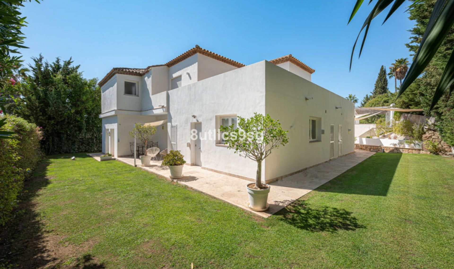 Resale - House -
Nueva Andalucía