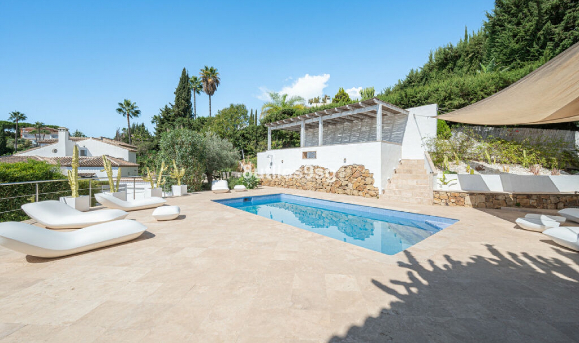 Resale - House -
Nueva Andalucía