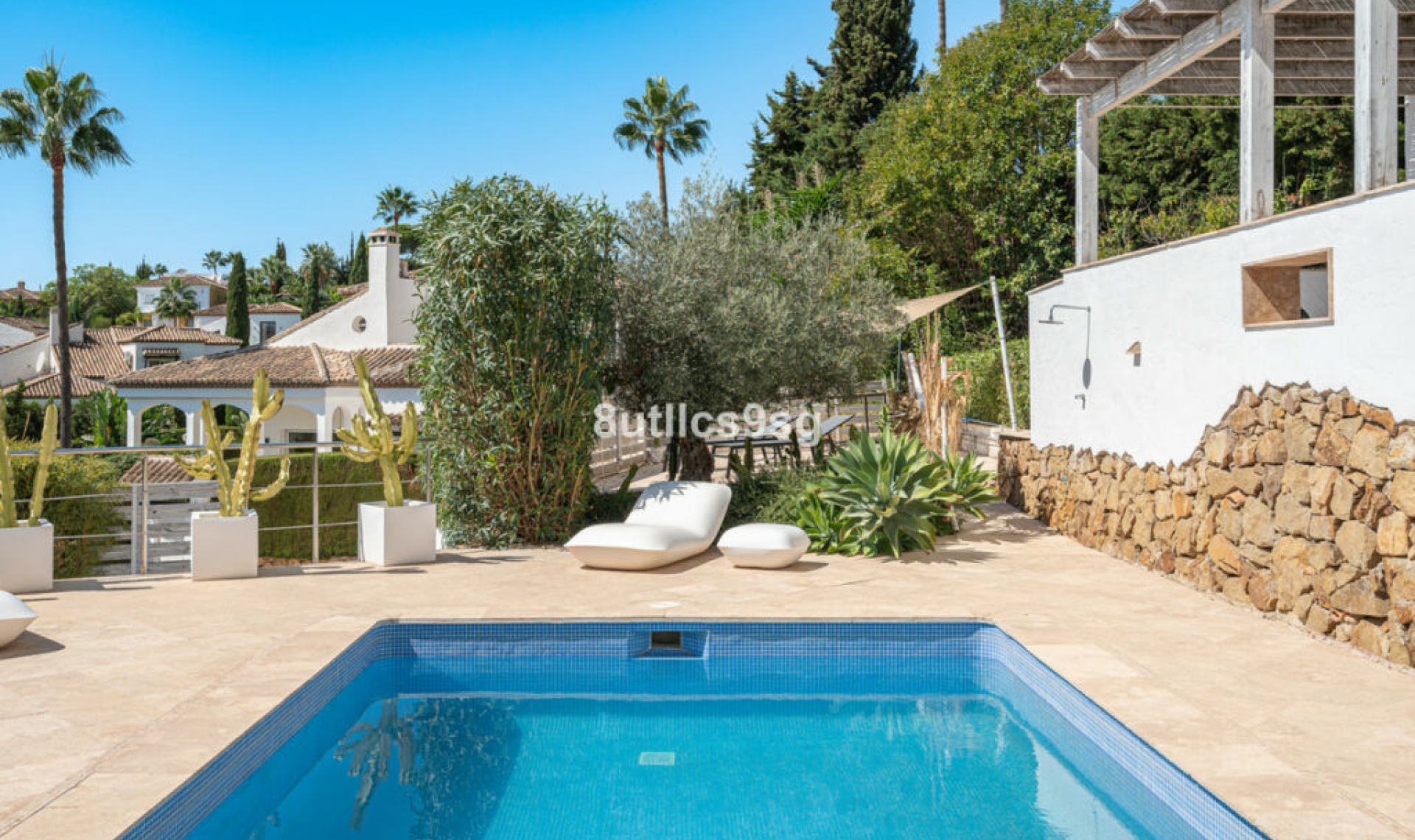 Resale - House -
Nueva Andalucía