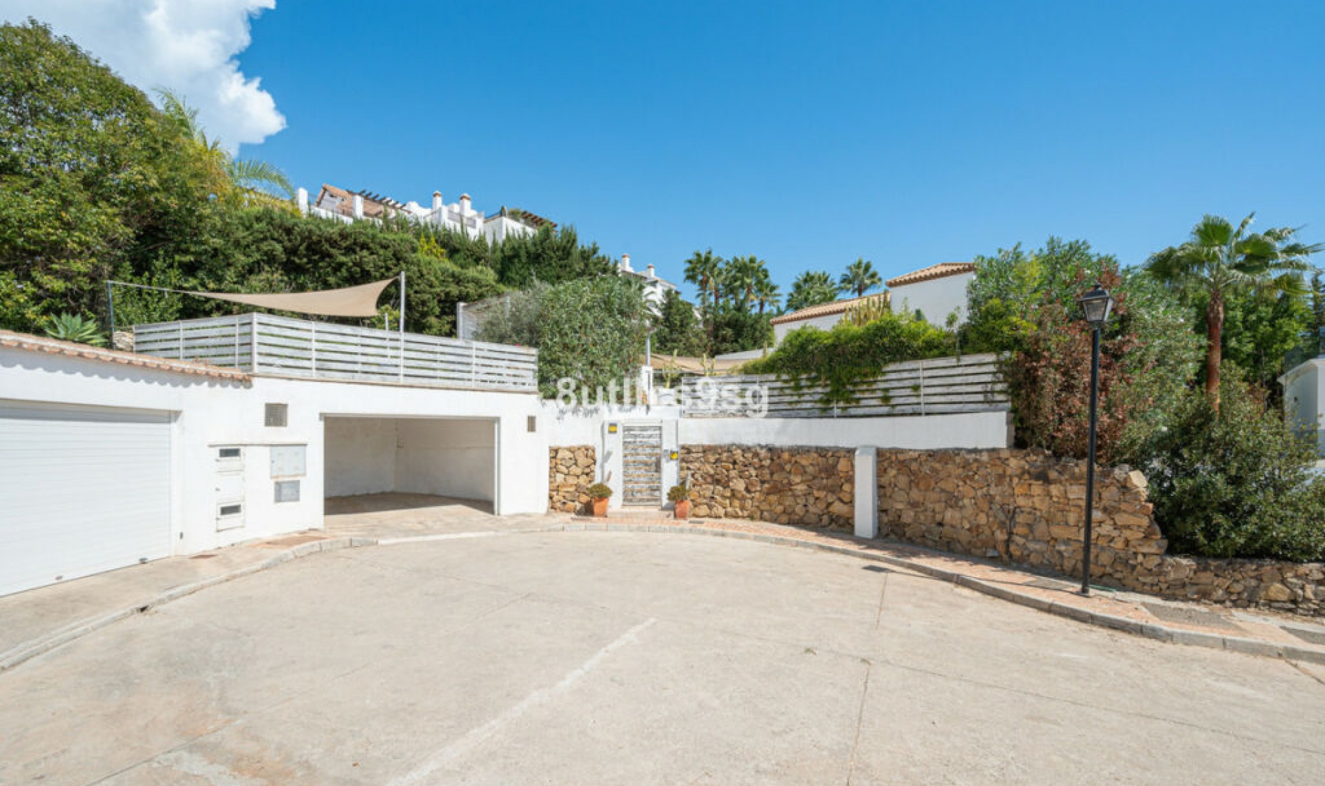 Resale - House -
Nueva Andalucía