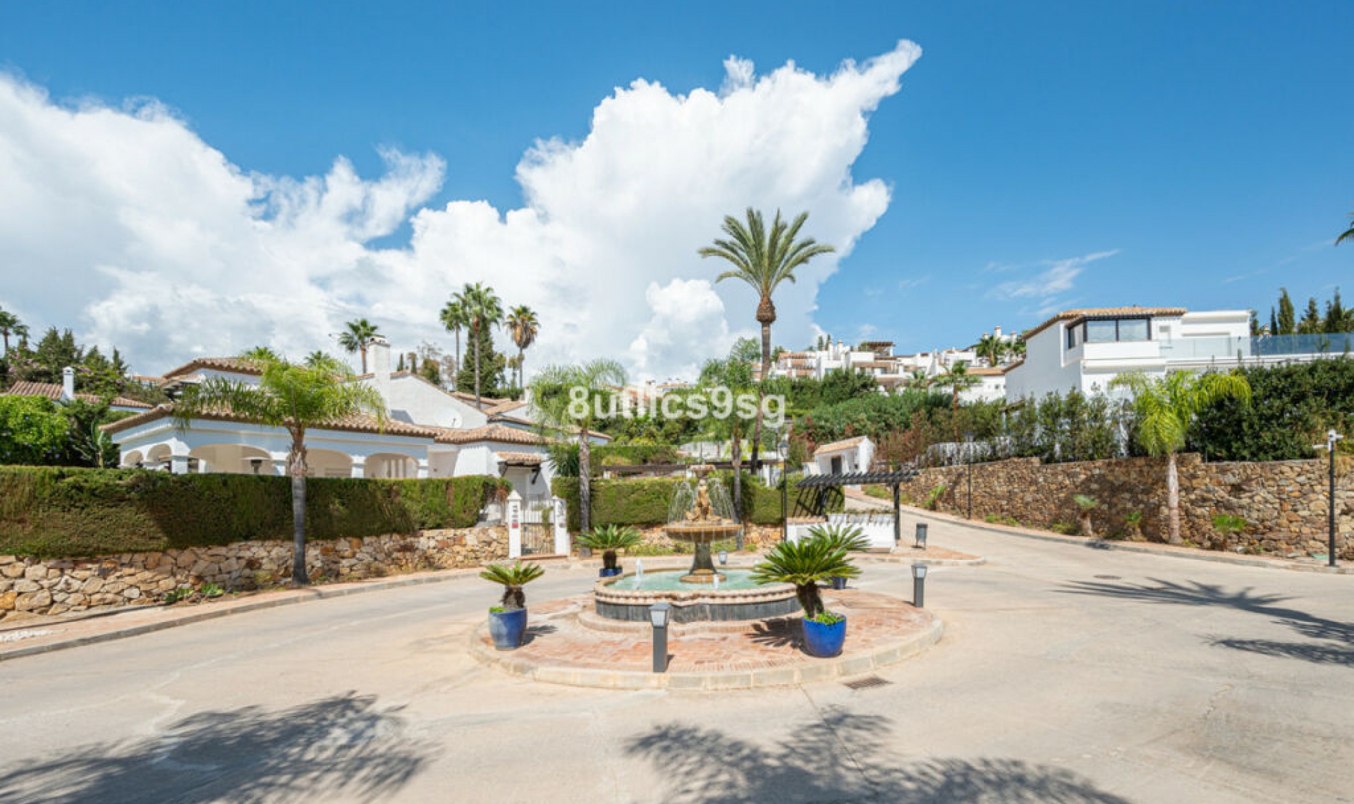 Resale - House -
Nueva Andalucía