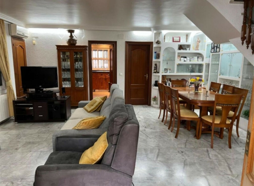 Resale - House -
Nueva Andalucía