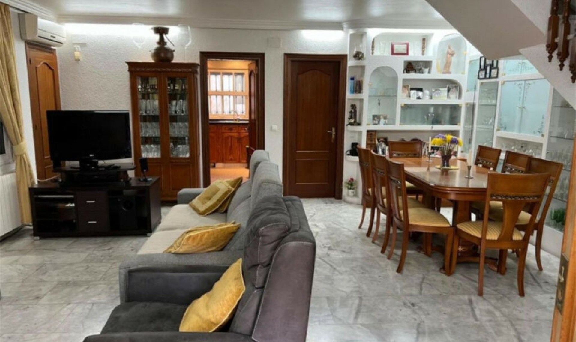 Resale - House -
Nueva Andalucía