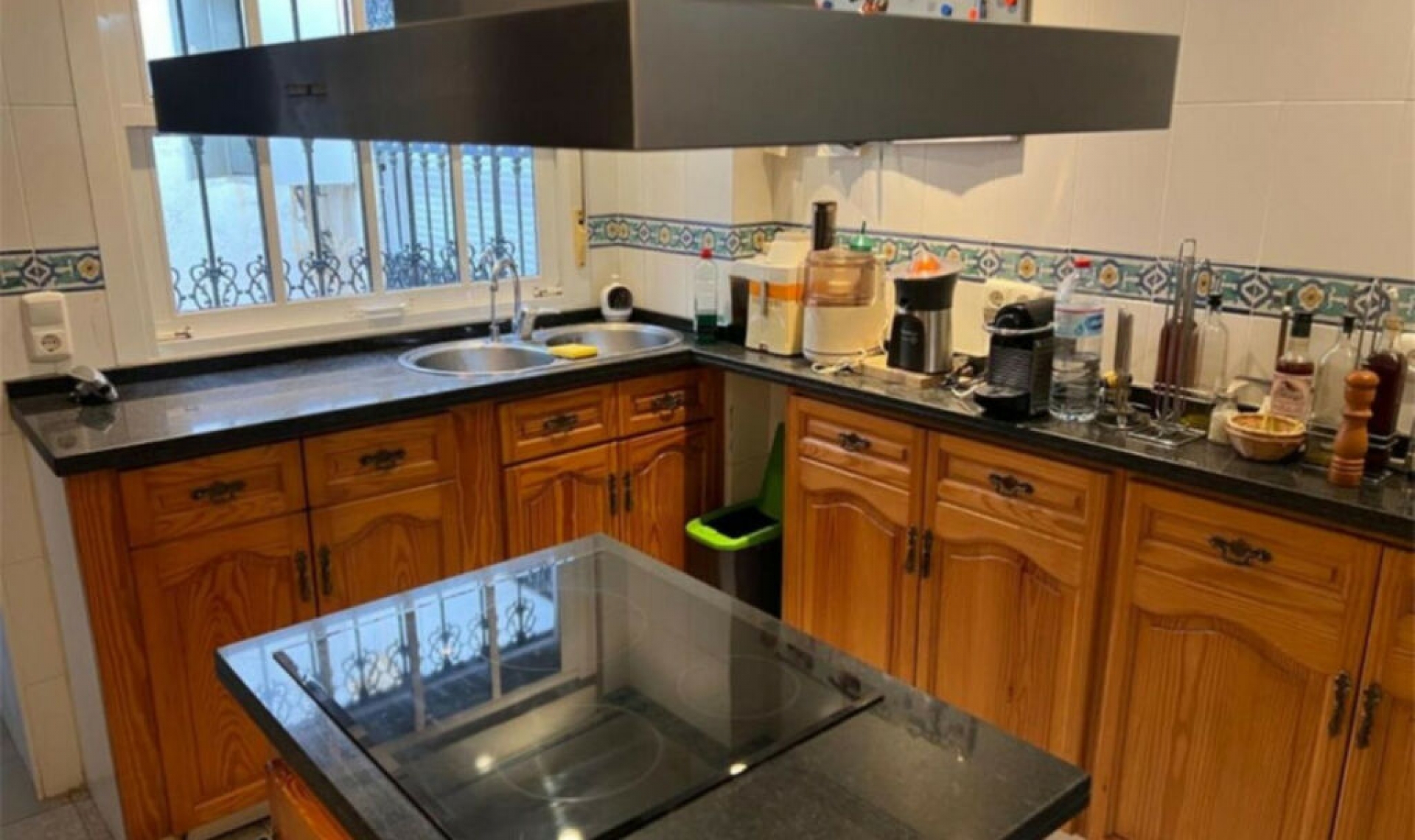 Resale - House -
Nueva Andalucía