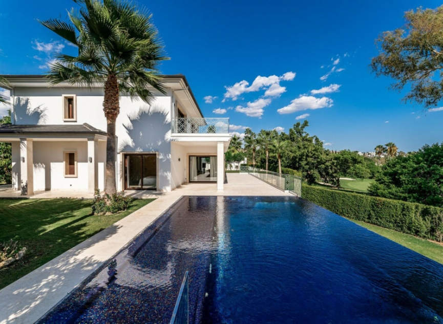 Resale - House -
Nueva Andalucía
