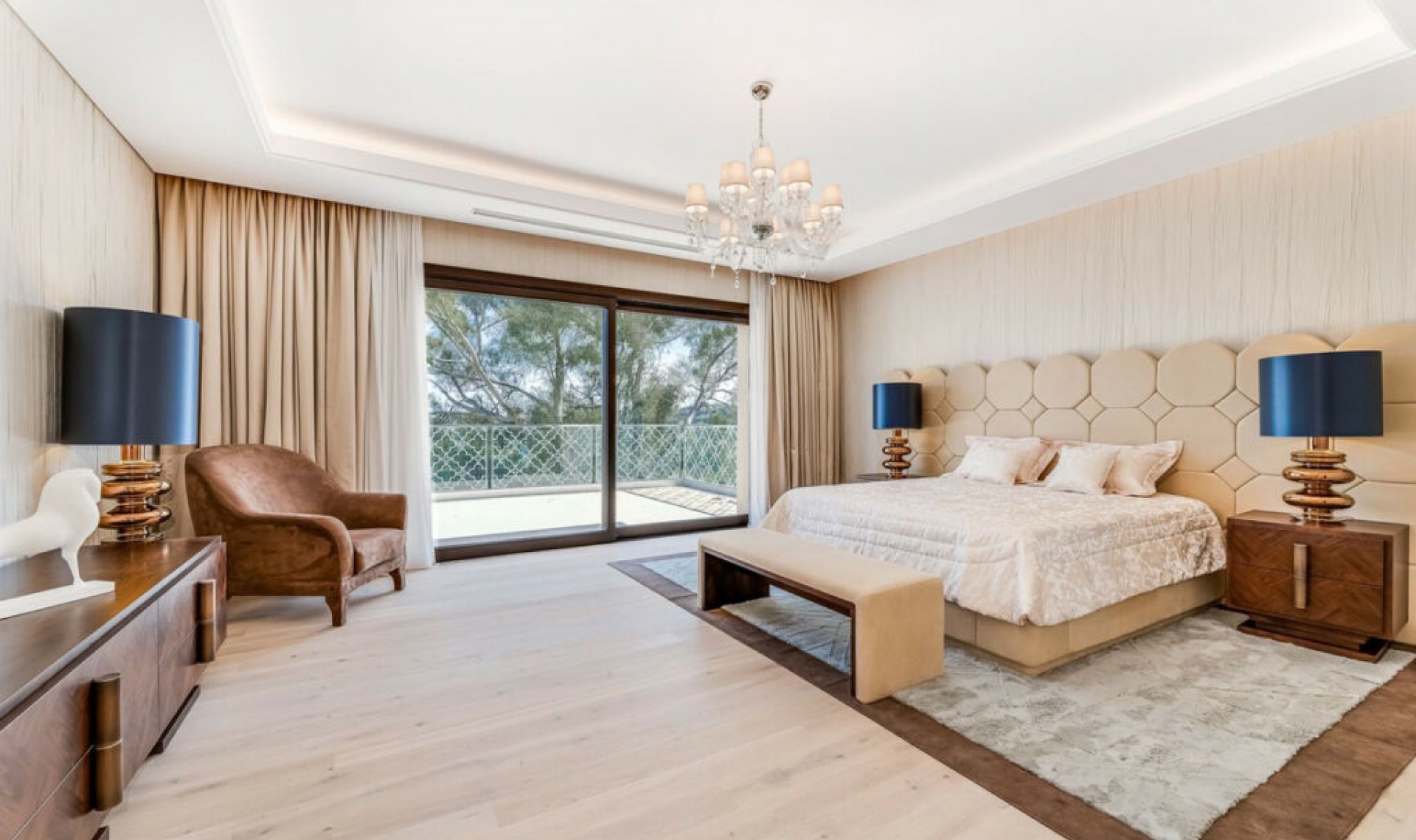 Resale - House -
Nueva Andalucía