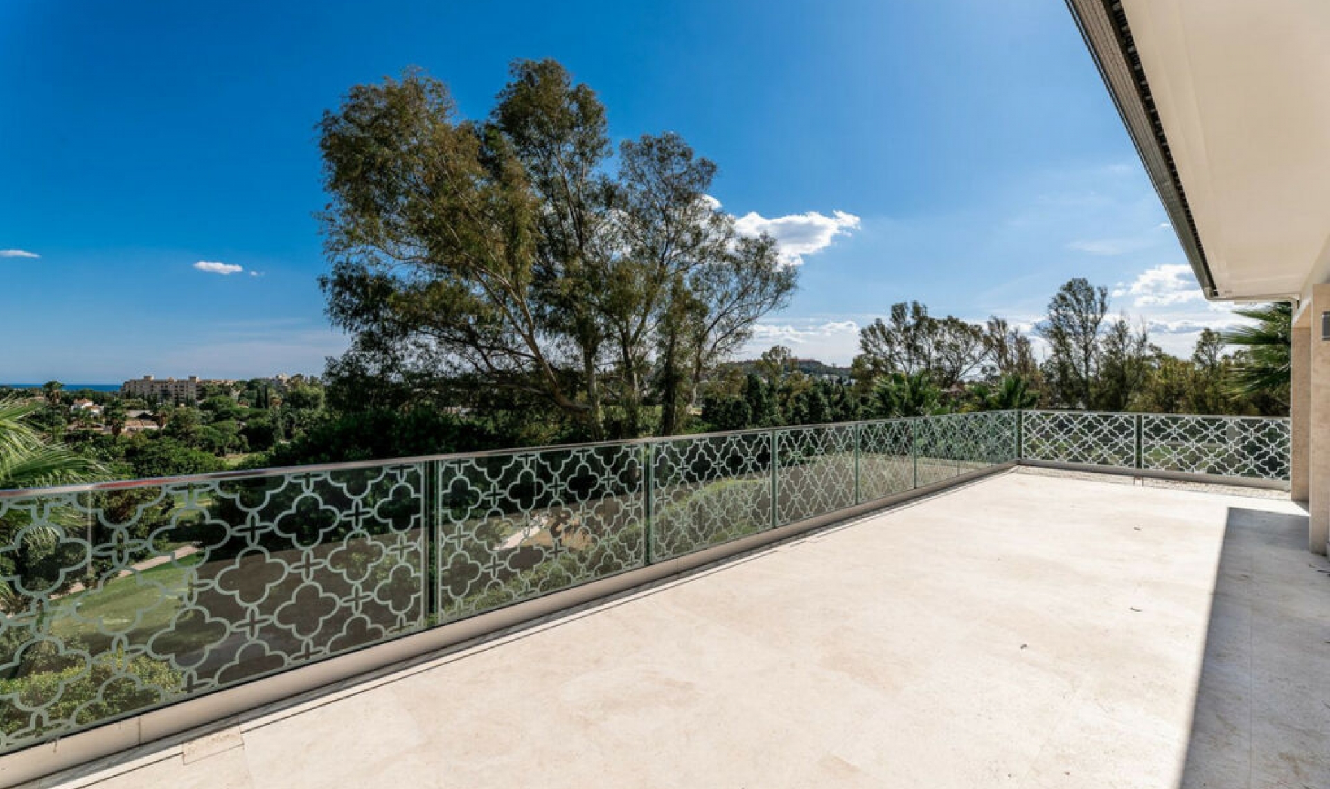 Resale - House -
Nueva Andalucía
