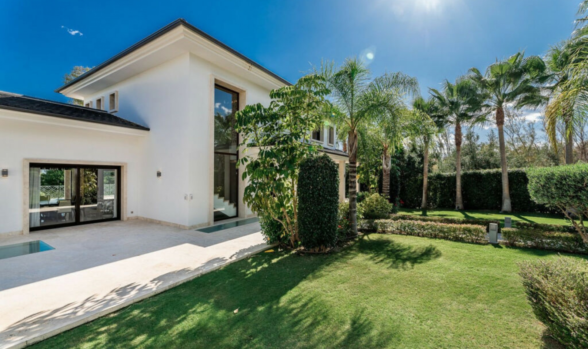 Resale - House -
Nueva Andalucía