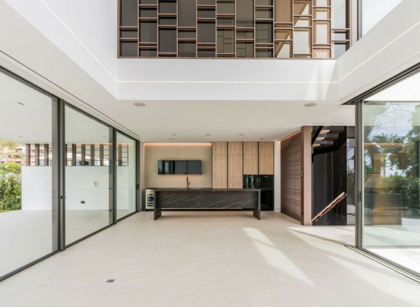 Resale - House -
Nueva Andalucía