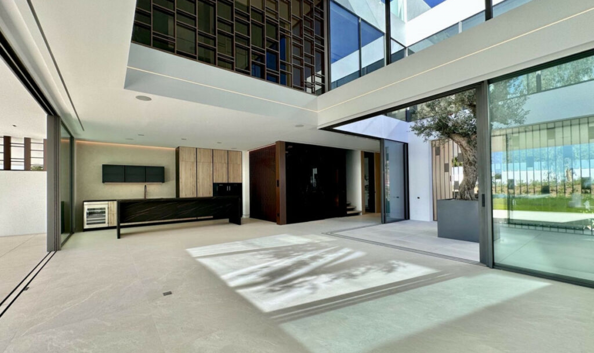 Resale - House -
Nueva Andalucía