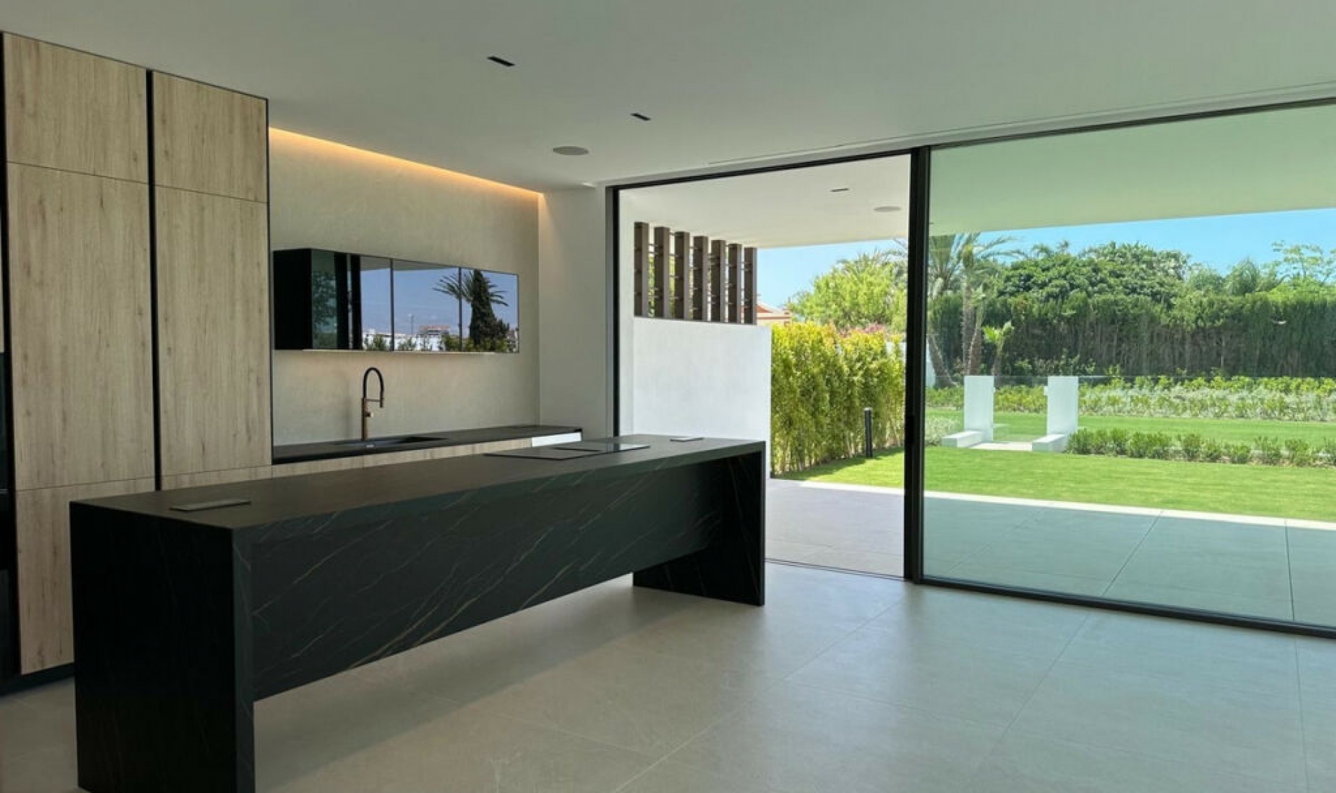 Resale - House -
Nueva Andalucía
