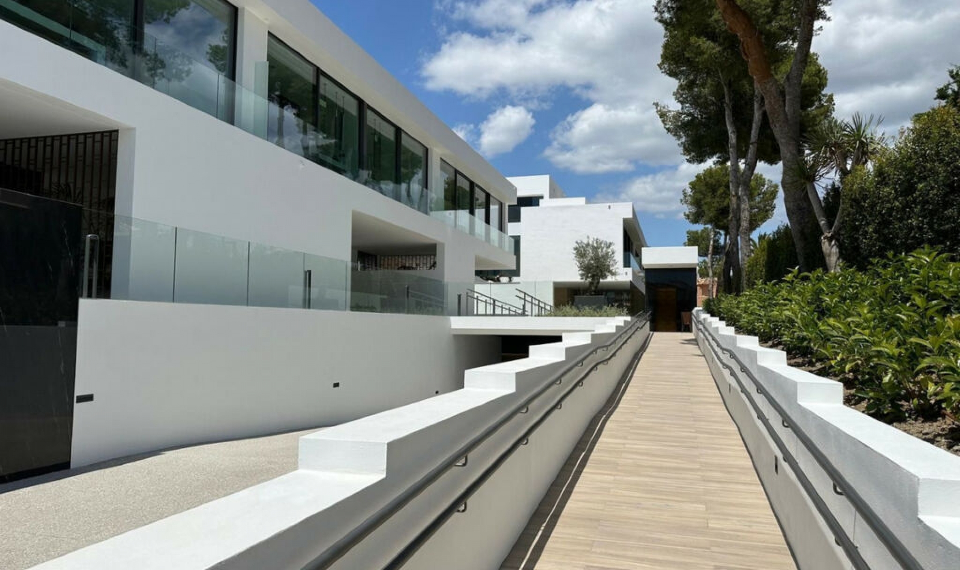 Resale - House -
Nueva Andalucía
