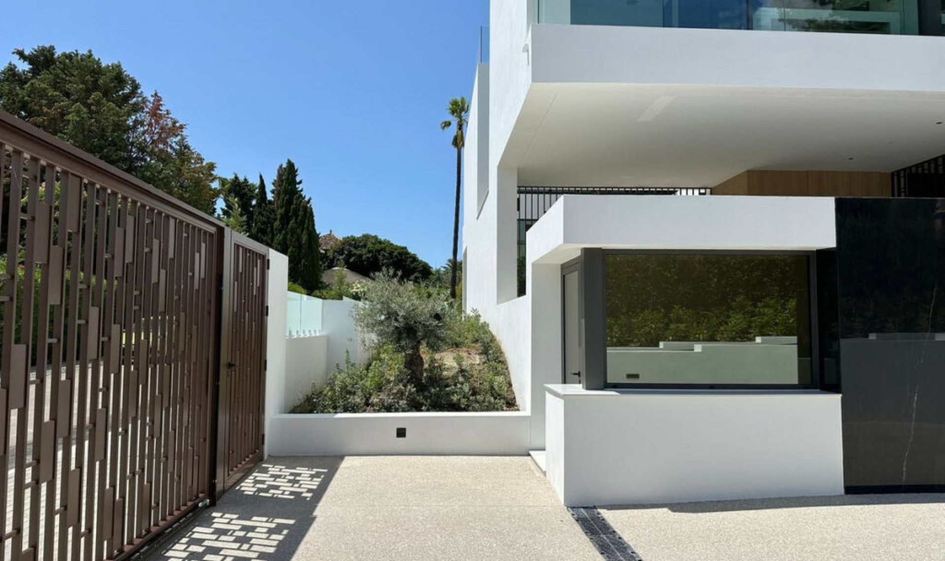 Resale - House -
Nueva Andalucía