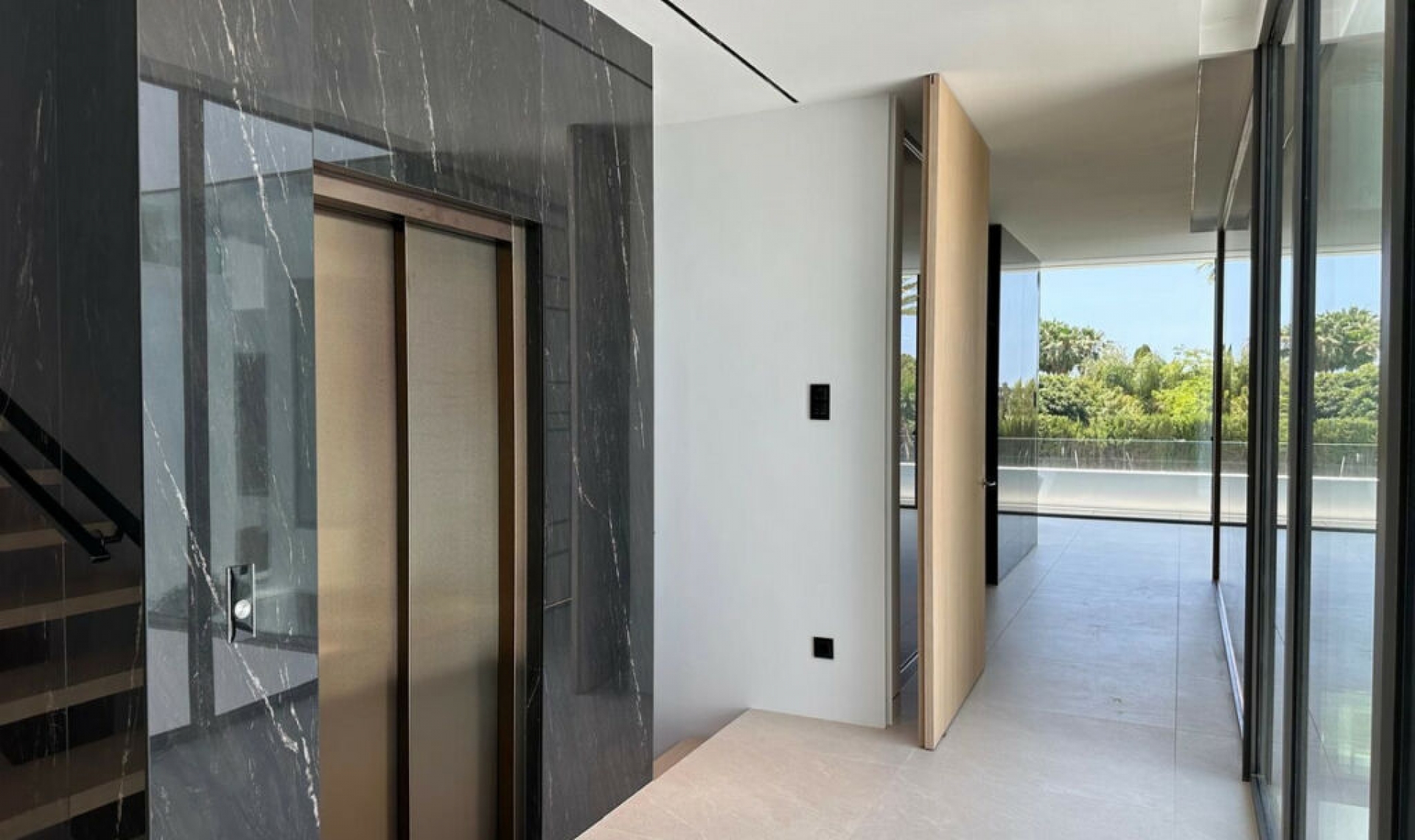 Resale - House -
Nueva Andalucía