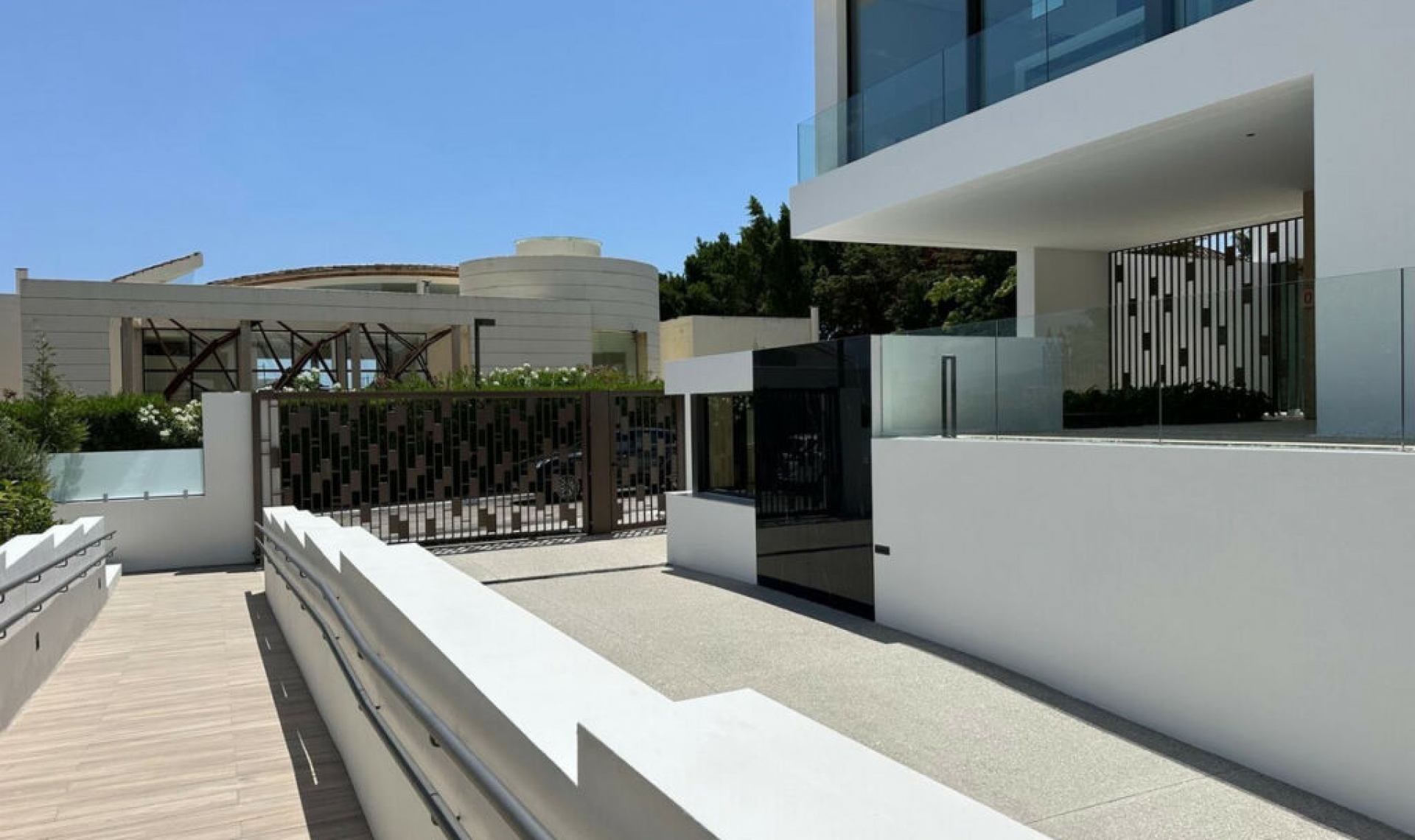 Resale - House -
Nueva Andalucía