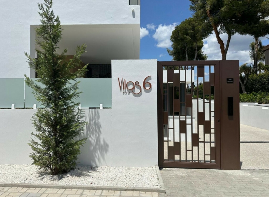 Resale - House -
Nueva Andalucía