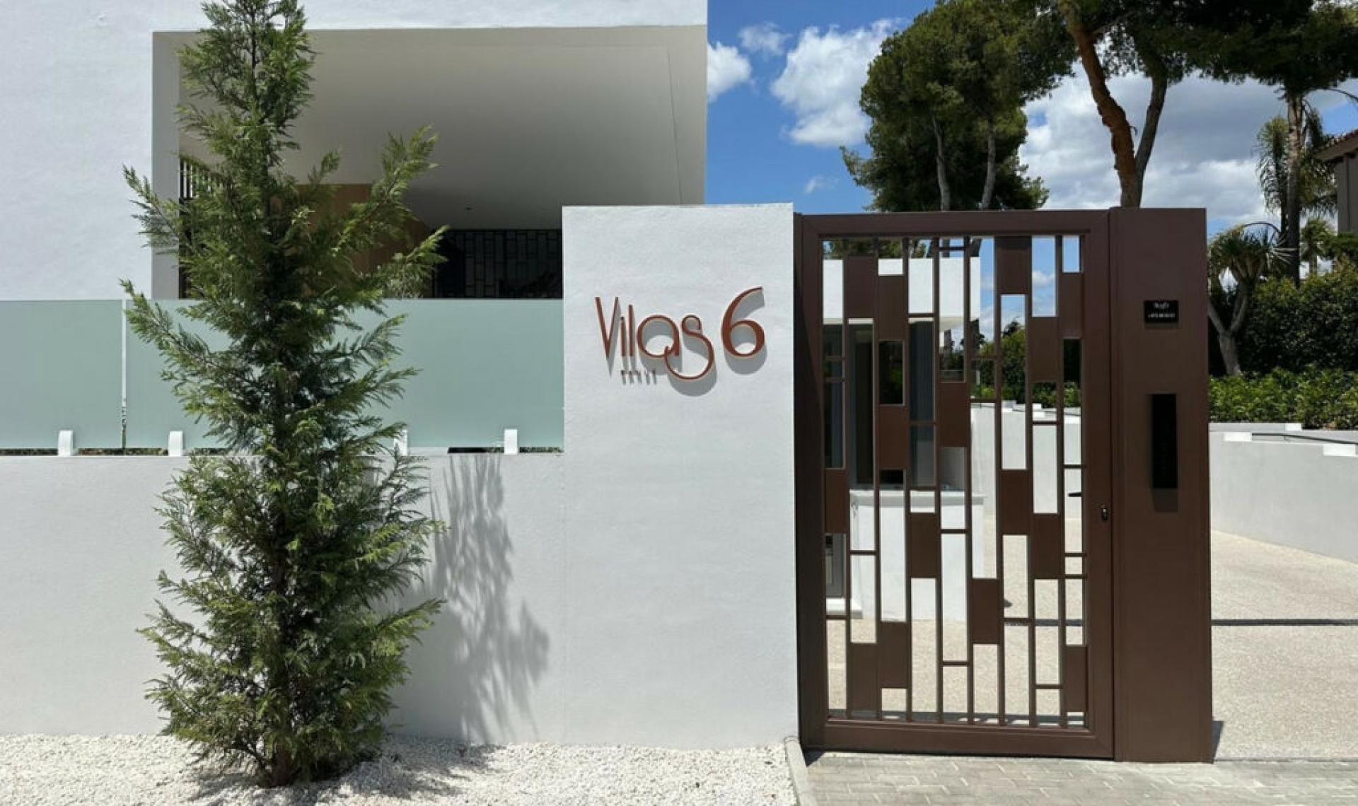 Resale - House -
Nueva Andalucía