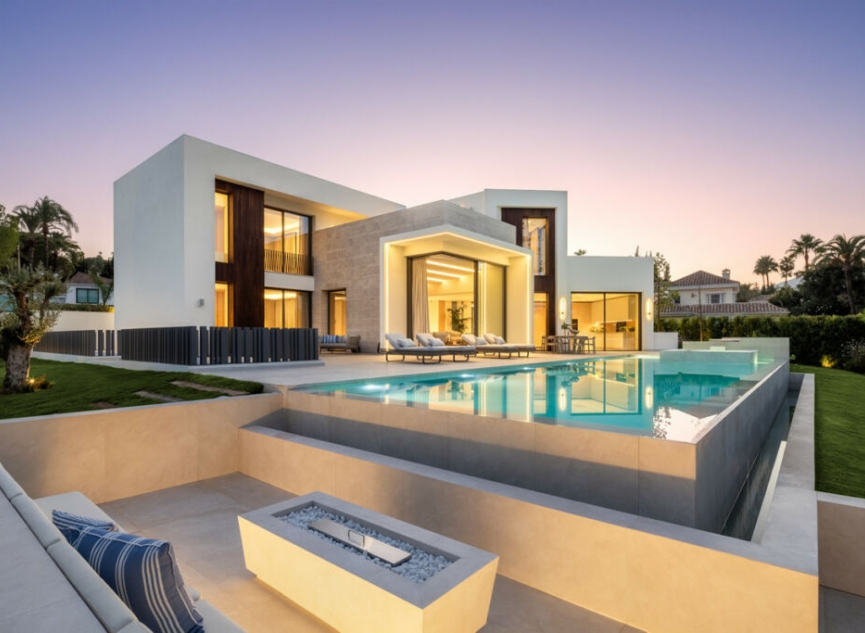 Resale - House -
Nueva Andalucía