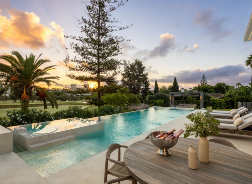 Resale - House -
Nueva Andalucía
