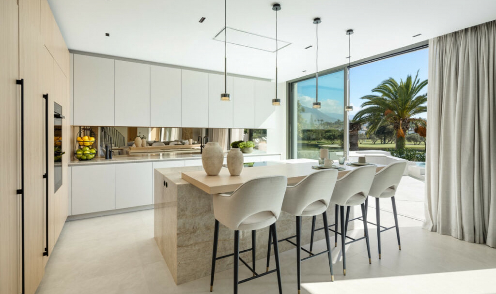 Resale - House -
Nueva Andalucía