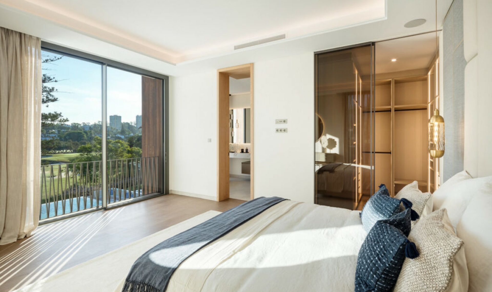 Resale - House -
Nueva Andalucía