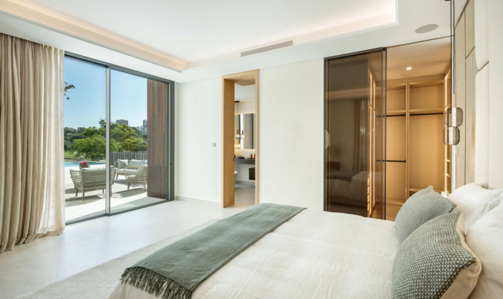 Resale - House -
Nueva Andalucía