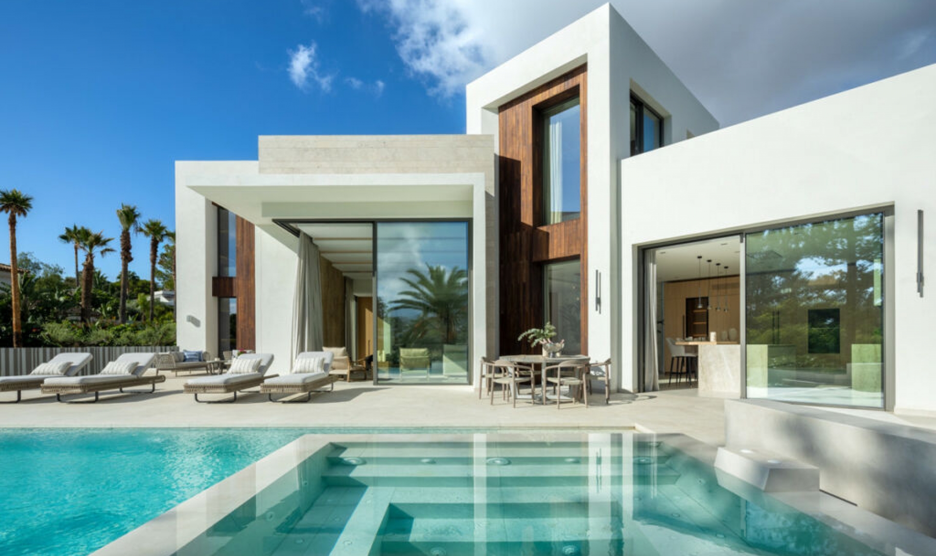 Resale - House -
Nueva Andalucía