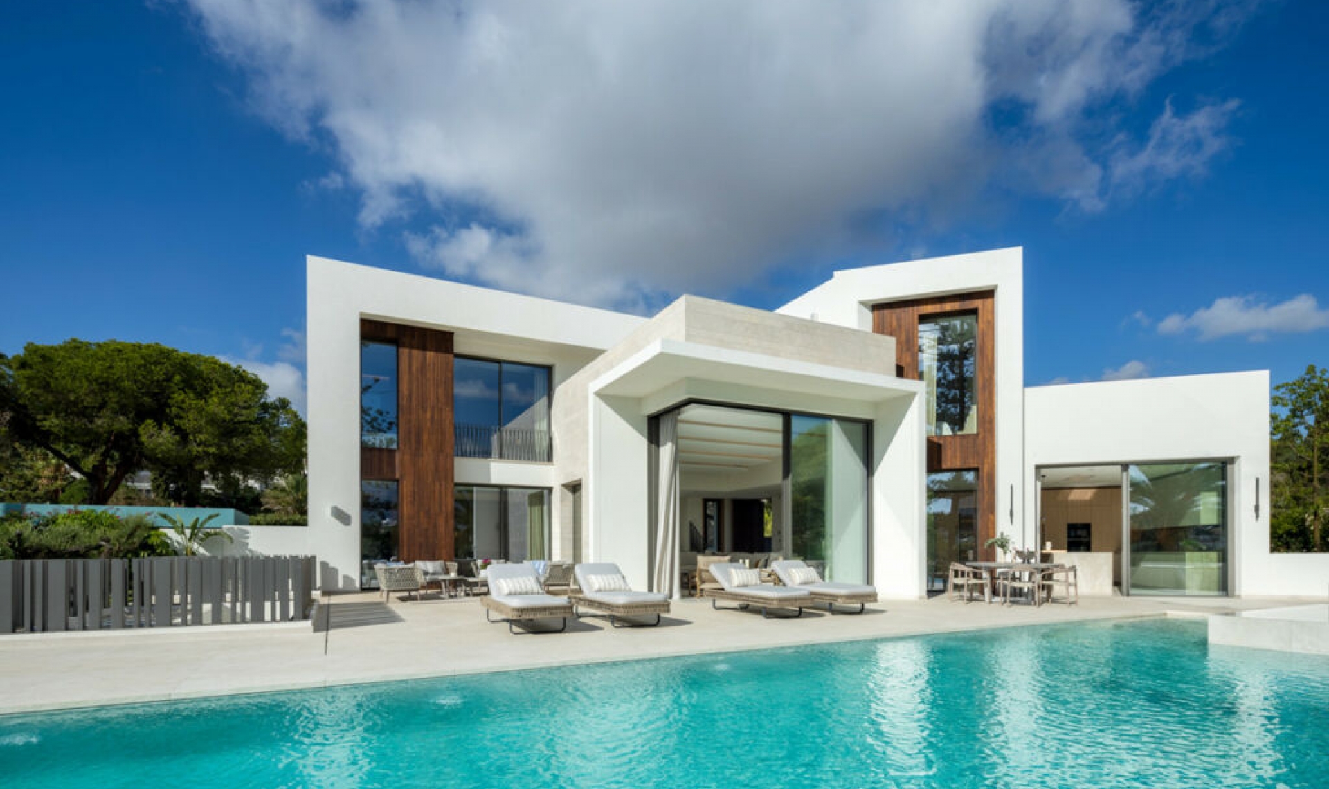 Resale - House -
Nueva Andalucía