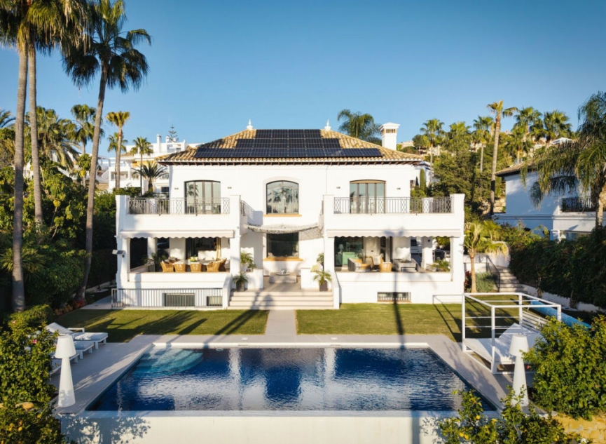 Resale - House -
Nueva Andalucía