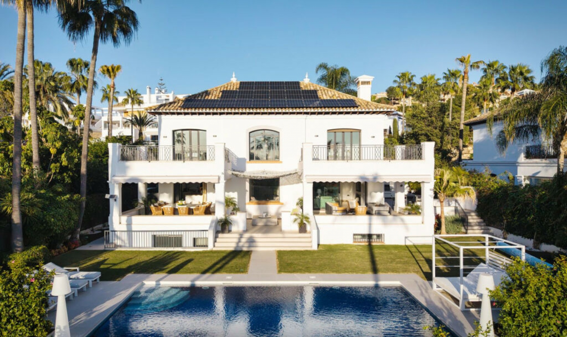 Resale - House -
Nueva Andalucía
