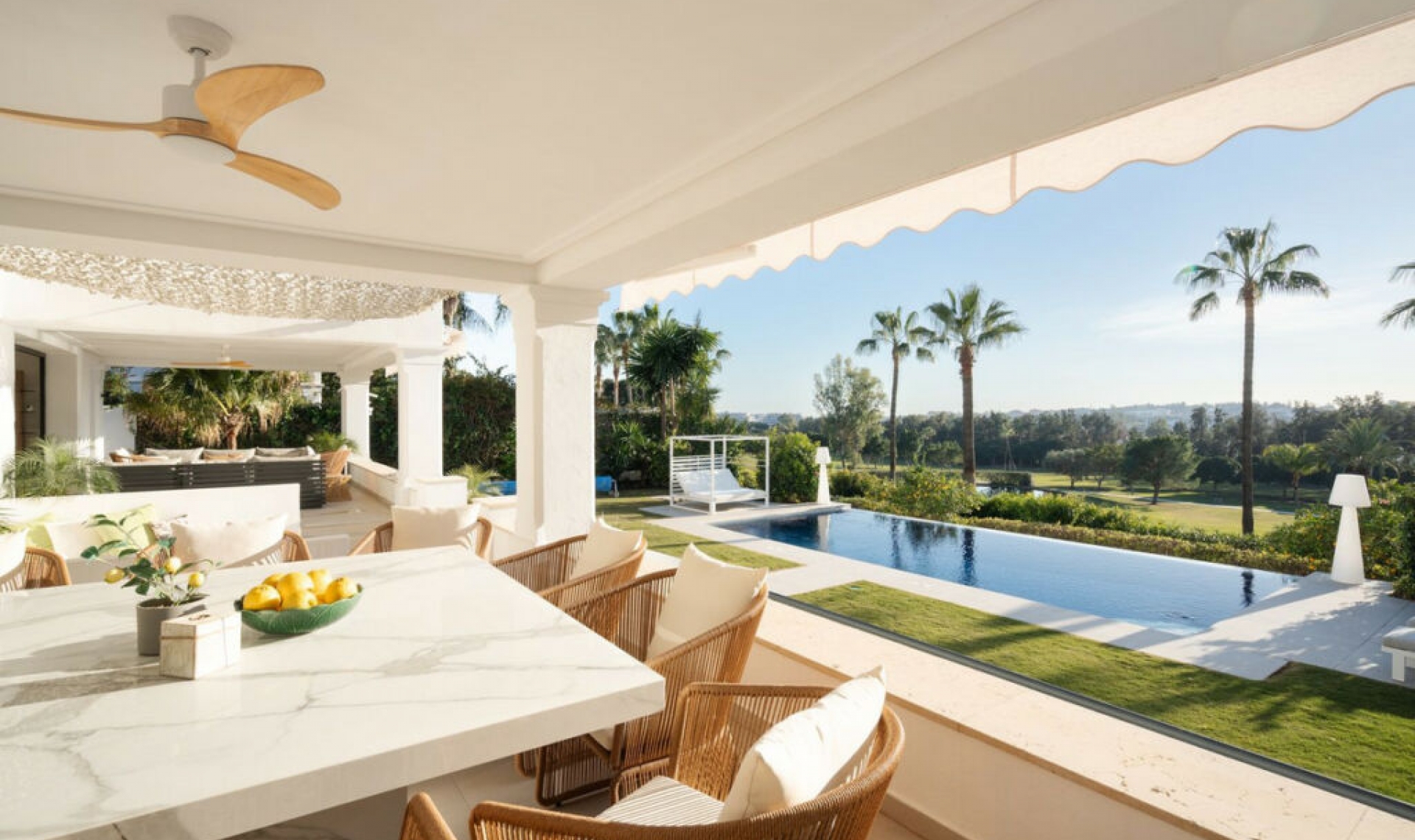 Resale - House -
Nueva Andalucía
