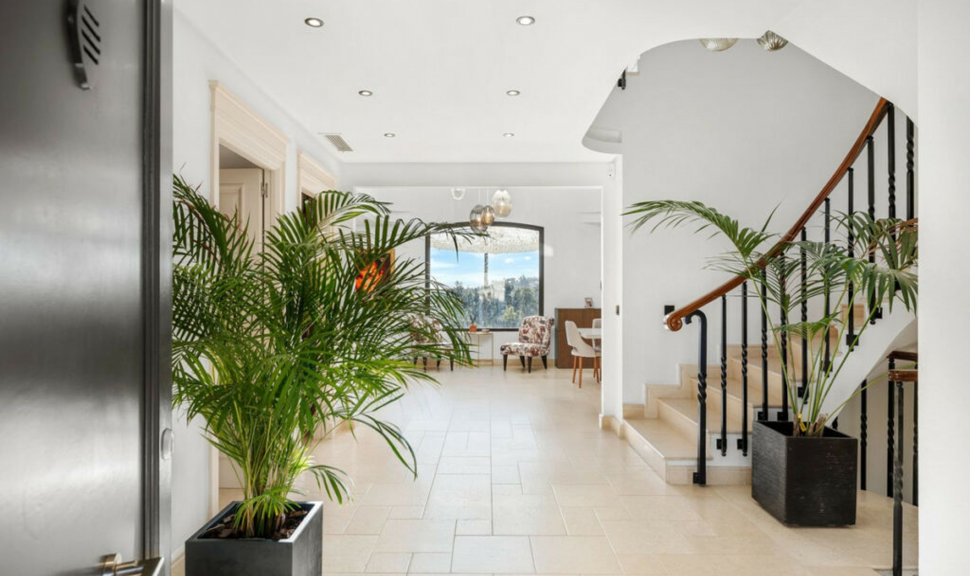 Resale - House -
Nueva Andalucía