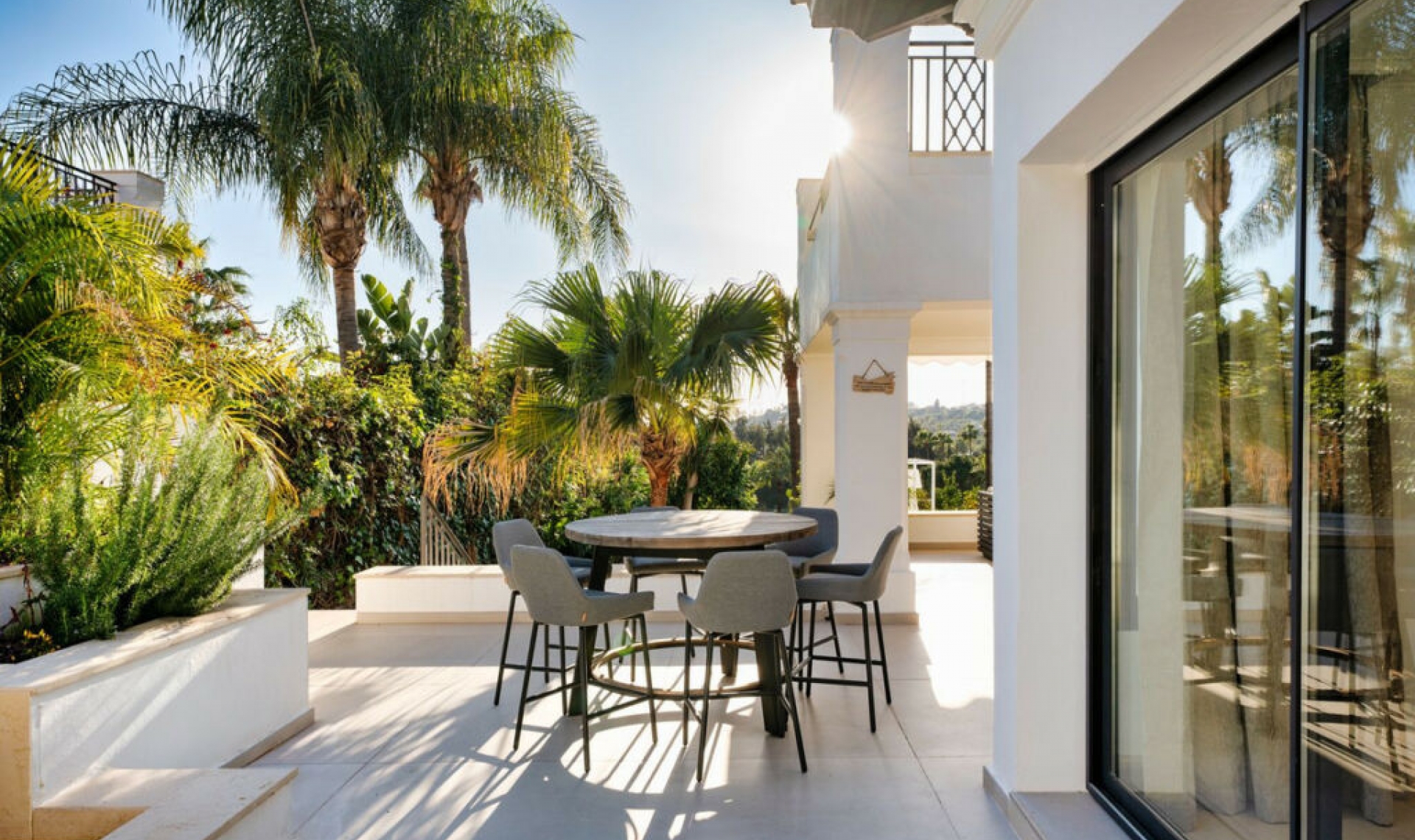 Resale - House -
Nueva Andalucía