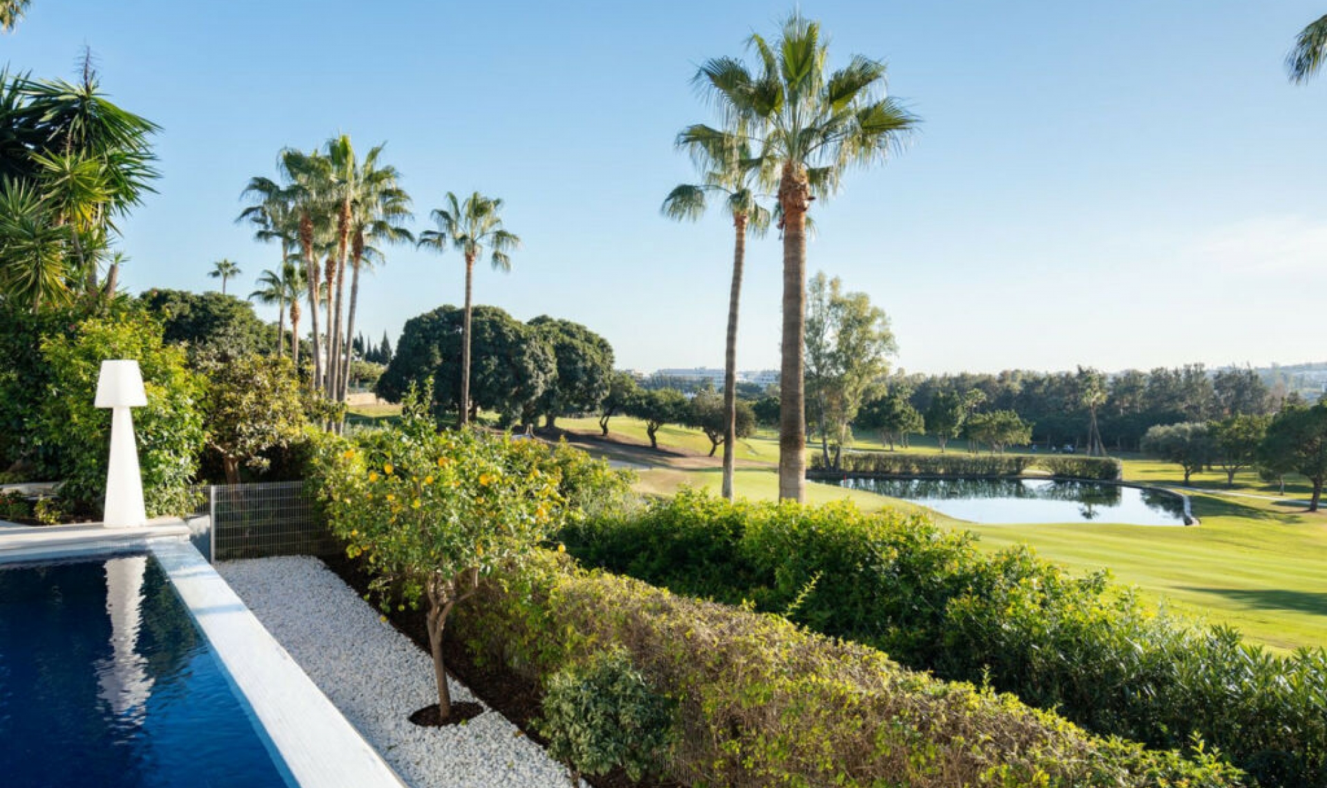 Resale - House -
Nueva Andalucía