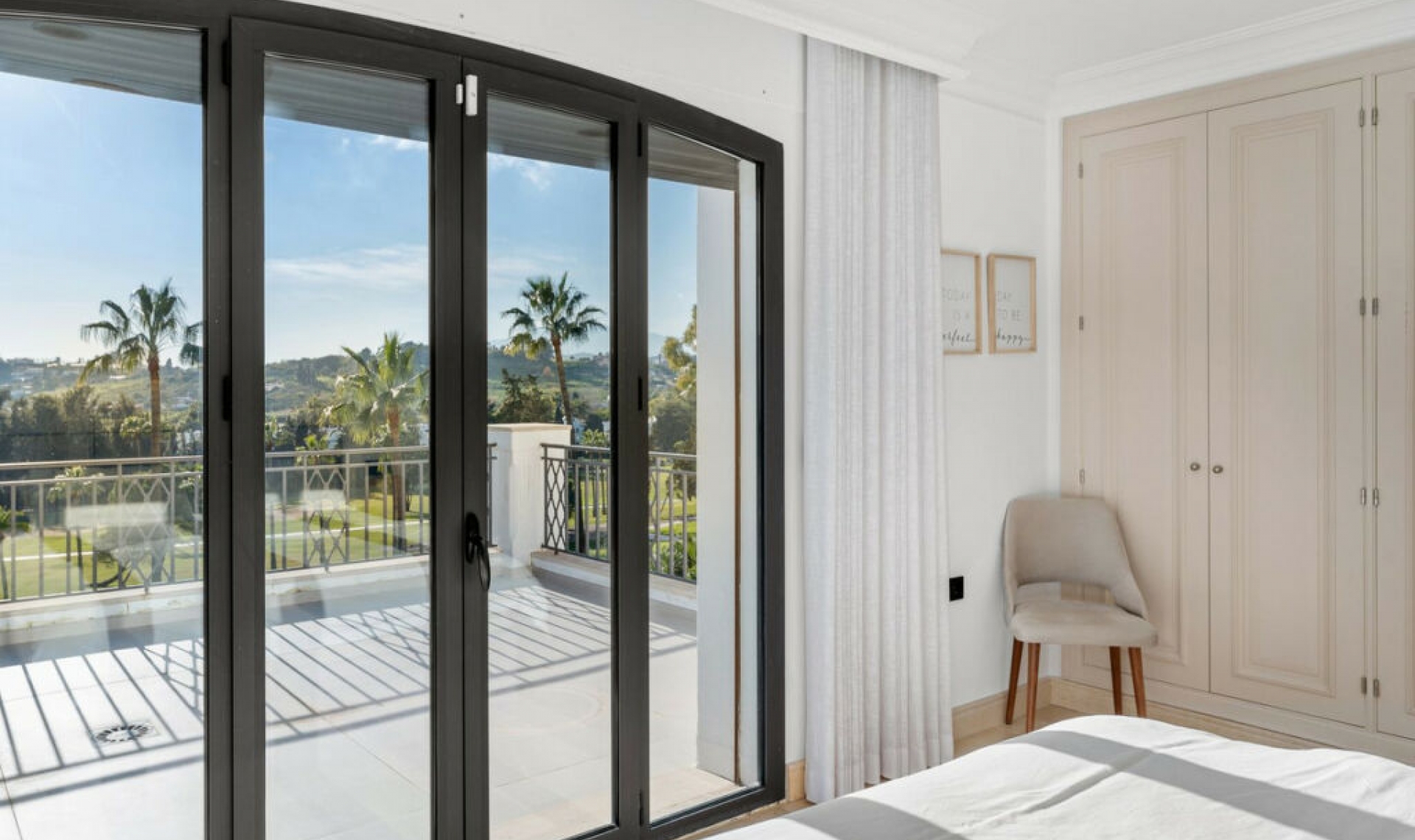 Resale - House -
Nueva Andalucía