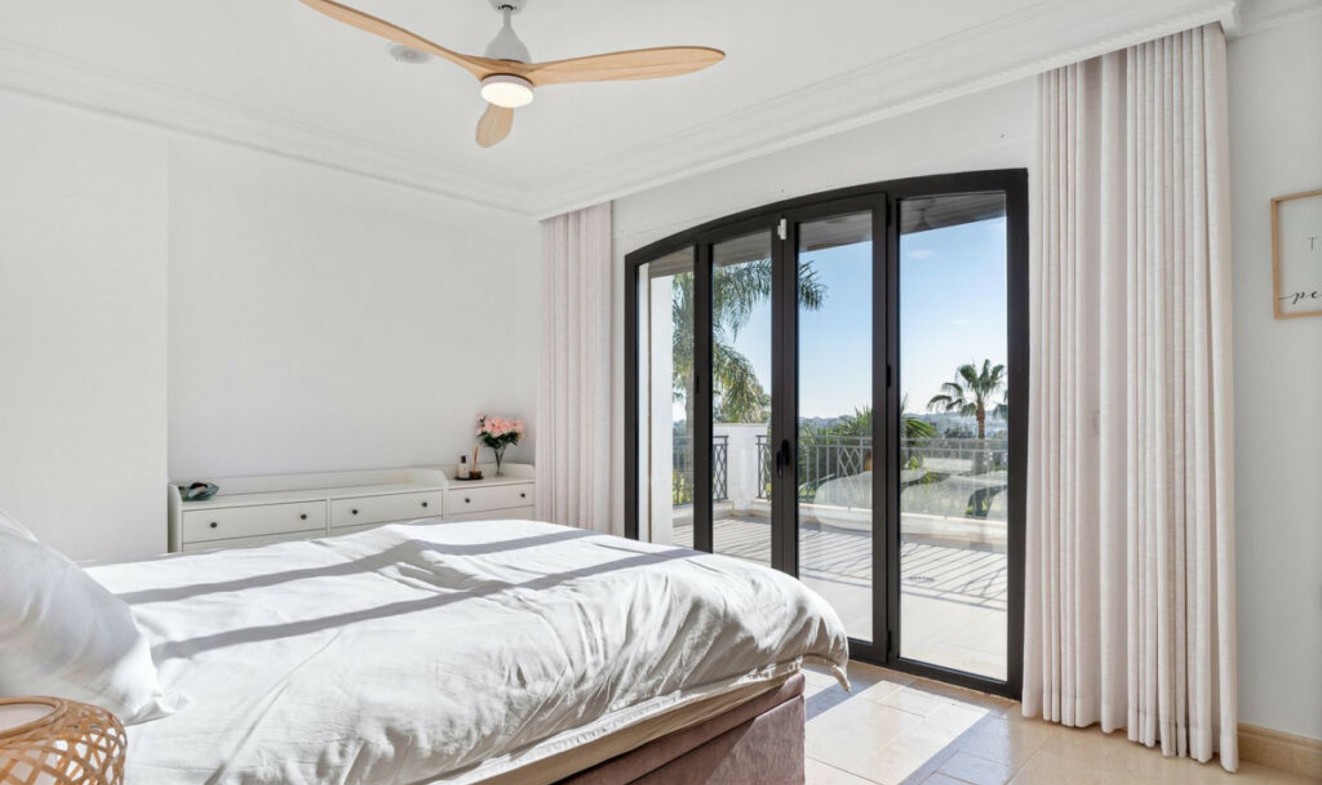 Resale - House -
Nueva Andalucía