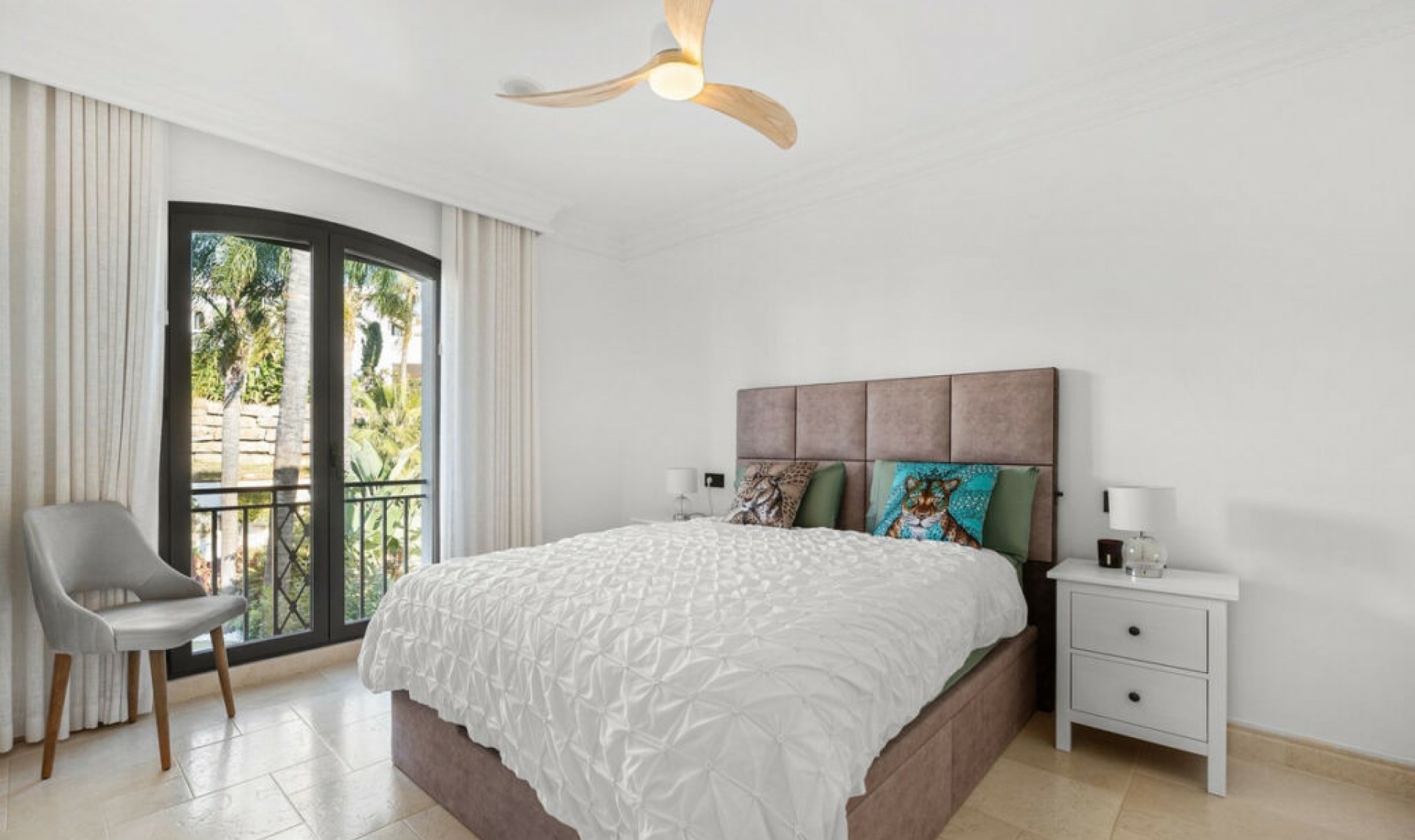 Resale - House -
Nueva Andalucía